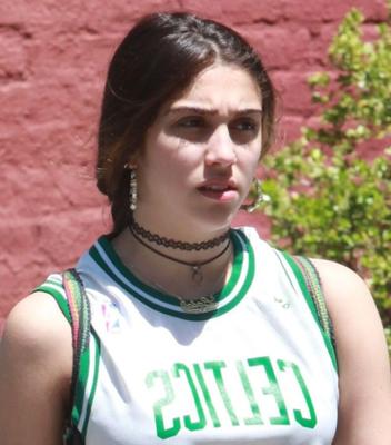 Lourdes Leon / Cantora Inglesa