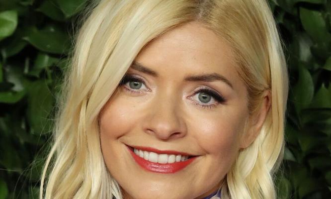 Holly Willoughby, vollbusige britische Fernsehmoderatorin