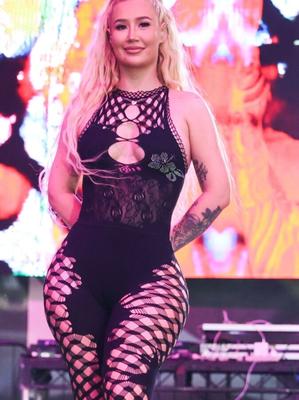 IGGY AZALEA se produit à Long Beach