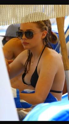 chloe moretz Nipple slip