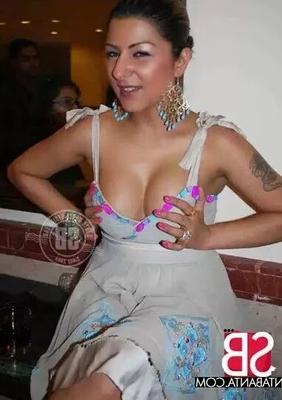 Indian Rapper Hard Kaur Showing Her Cleavage