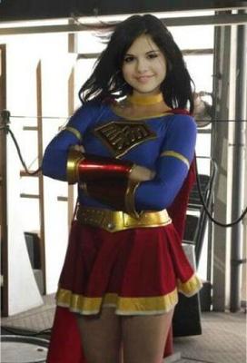 Selena Gomez dans le rôle de SUPERHÉROINE SuperWoman