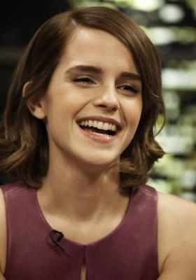 Emma Watson perfekt in Lila