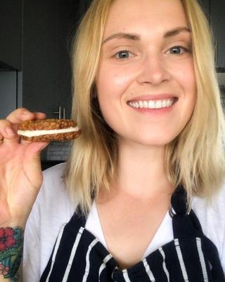 Eliza Taylor (wieder) Dieses Gesicht ist nur dafür gemacht, dass man ihm einen Schädelfick verpasst