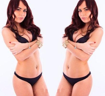 Rachael Nemi te hará chorrear con su bikini tanga negro