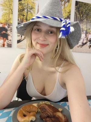 Sunnyblondy Süßes sexy blondes Mädchen gemischte heiße Fotos