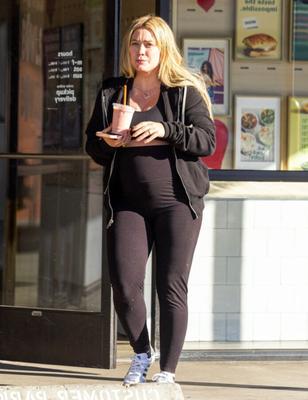 Hilary Duff pregnant in Los Angeles - //