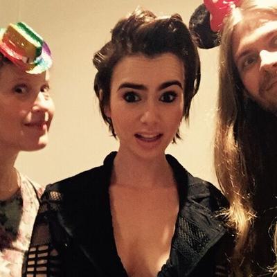 Lily Collins est chaude