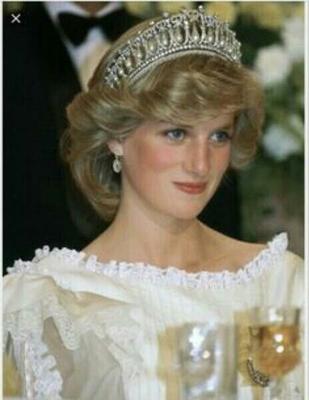 le culte des talons et des sandales de la princesse Diana