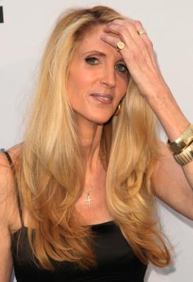 Haría CUALQUIER COSA por mi reina racista, Ann Coulter.