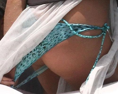 Britney Spears joli cul en bikini bleu