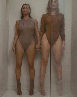 Kim et Khloe Kardashian - Salopes sous la douche