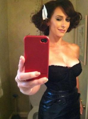 Jennifer Love Hewitt-Selfie