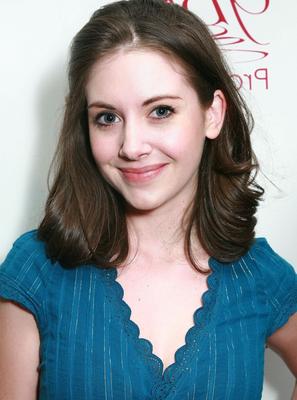 Alison Brie ist süß in Jeans