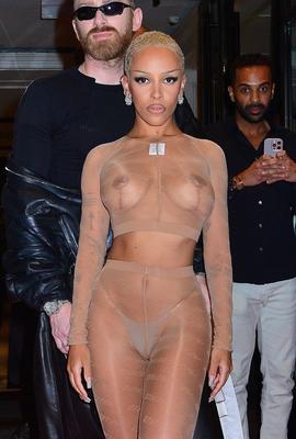 Doja Cat seethrough tits in New York