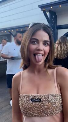 Lucy Hale – süßes kleines Spielzeug für Kellerspaß