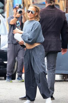 Jennifer Lopez arrives at a dance studio in Los Angeles