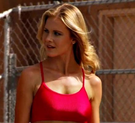 Josie Davis precisa ser destruída