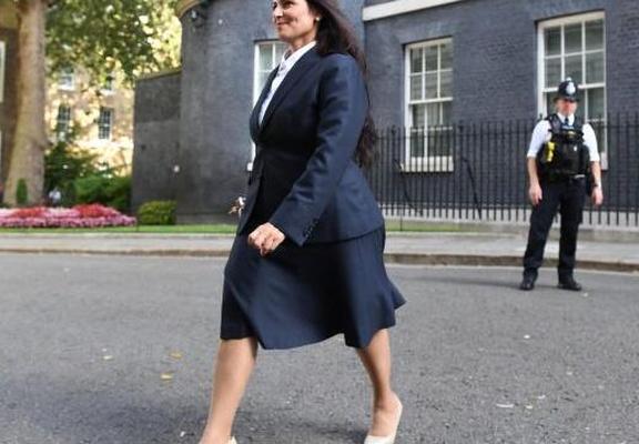 Priti Patel et son gros cul conservateur