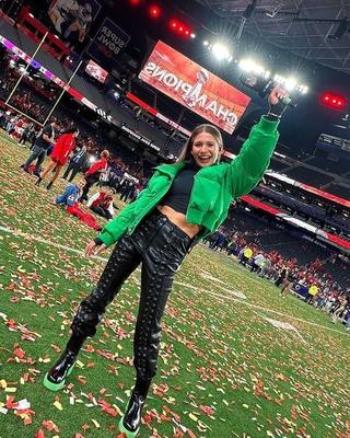 Jana Wosnitza beim Super Bowl - was fuern Fickkoerper