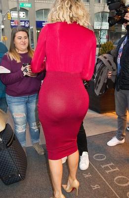 Vestido vermelho Khloe Kardashian em Nova York