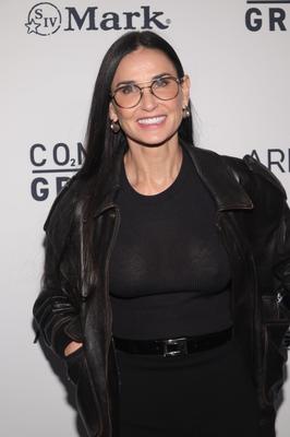 Demi Moore ganhou caça-níqueis