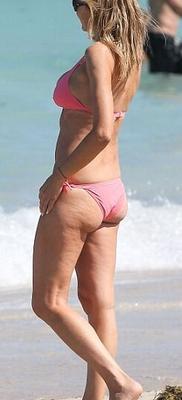 Rita Rusic in einem blassrosa Bikini in Miami, Florida