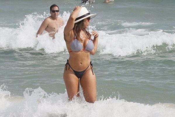 Más fotos de Renata Frisson en la playa