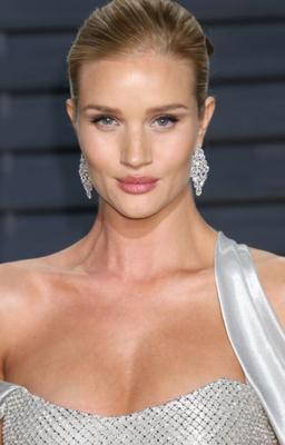 Rosie Huntington-Whiteley – Vanity Fair Oscar-Party