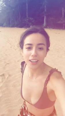 Chloe Bennet (Agents of S.H.I.E.L.D.) Tanga-Bikini-Bilder