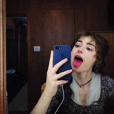 Ellise Chappell linda actriz inglesa