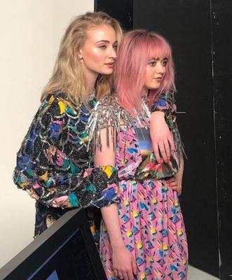 Sophie Turner seins nus