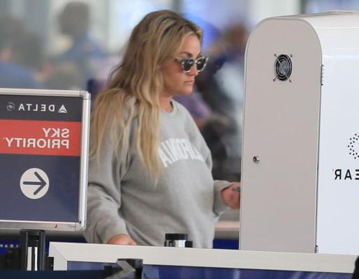 Jamie Lynn Spears piernas sexys en el aeropuerto de Los Ángeles - //