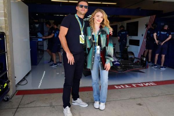 Chloe Moretz besucht Williams Racing – Grand Prix