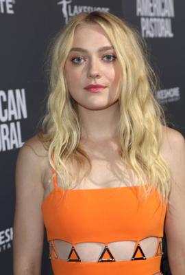 Dakota Fanning - Unreal Curves at American Pastoral screening