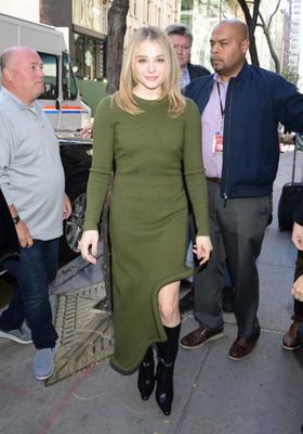 Chloe Grace Moretz - bottes en cuir noir