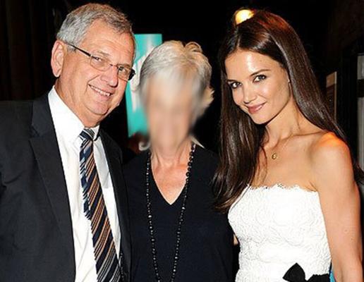 KATIE HOLMES DADDY KNOWS JUST WHEN TO SLIP A FINGER IN HER ASS