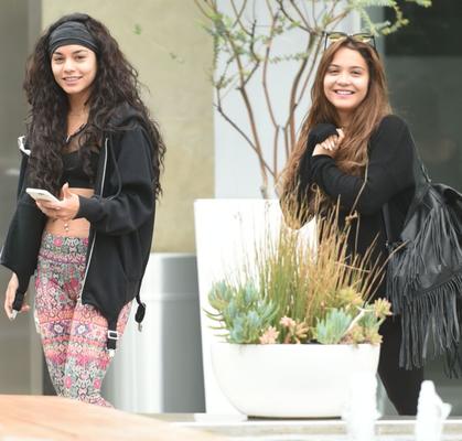 Vanessa Hudgens mit ihrer Schwester