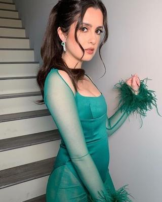 Laura Marano é tão gostosa