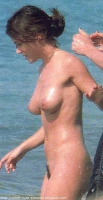 Alyssa Milano nue sur la plage