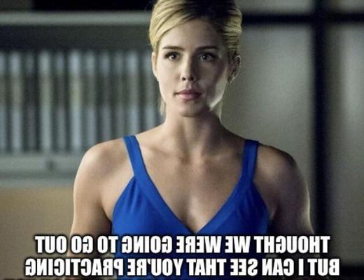 Légendes de poule mouillée d'Emily Bett Rickards