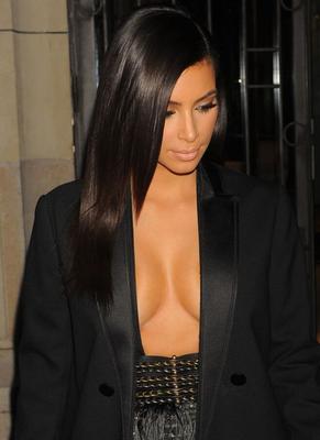 Kim Kardashian � Lanvin SS  Fashion Show