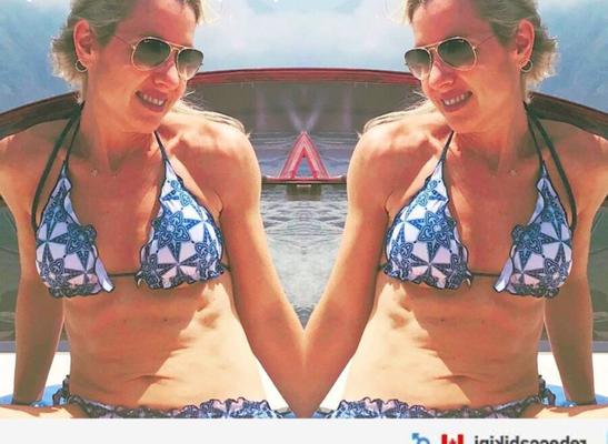 Dana Levenson CTV Weather Girl se pone diminutos bikinis