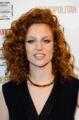 Promi steht vor dem Abspritzen für Jess Glynne