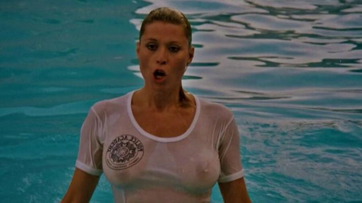 Leslie Easterbrook, la femme aux gros seins de l'Académie de police