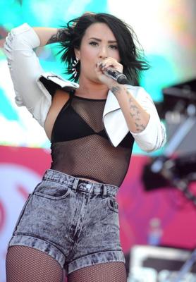 Demi Lovato - au village de jour du festival de musique iHeartRadio