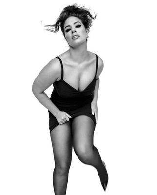 Ashley Graham : superbe shooting pour Vogue Italia