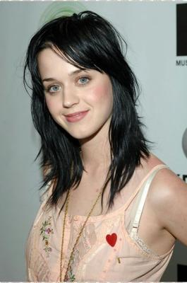 joven Katy Perry mirada suave