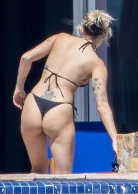 Miley Cyrus en bikini