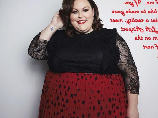 BBW Chrissy Metz découvre vos casquettes femdom d'elle